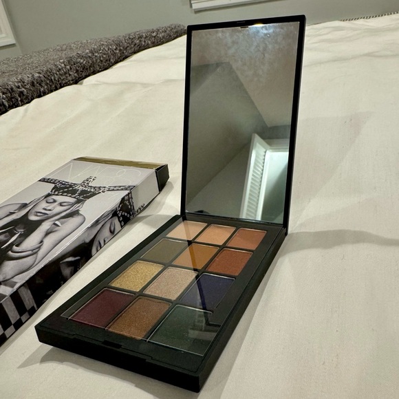 NARS x Man Ray Love Game Eyeshadow Palette - Picture 5 of 6